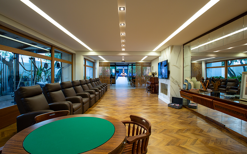 Sala de TV e piano da Unidade 4
